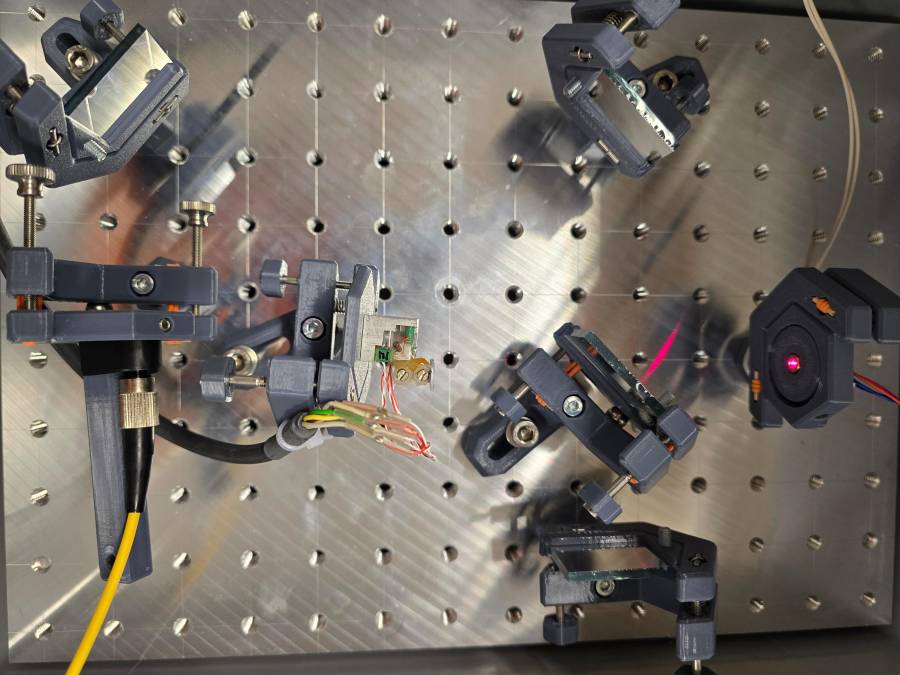 optics_setup_fiber_coupling_20260131.jpeg