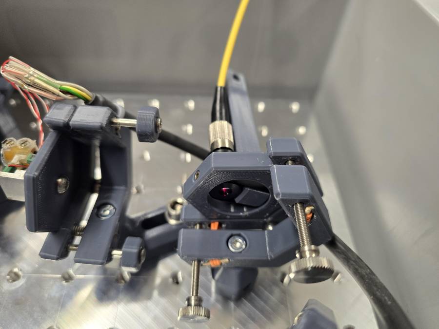 optics_setup_fiber_coupling_2_20260131.jpeg.jpeg